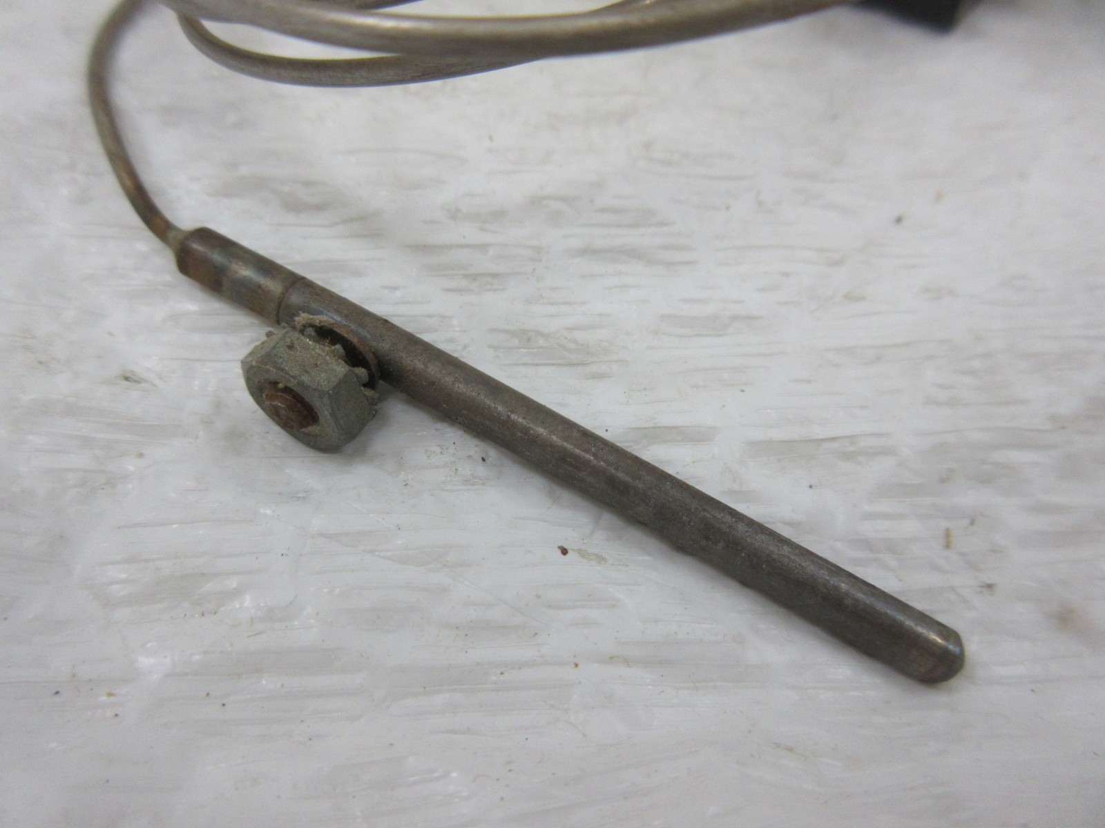 WHITE RODGERS 3049-5 AUTOMATIC PILOT FLAME SENSOR 48″ CAP. 3 SPADE TERMINAL