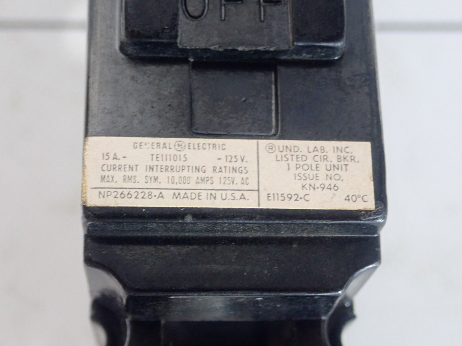 General Electric GE TE111015WL 1 pole 15 amp 125V AC or DC E100 Breaker -TESTED