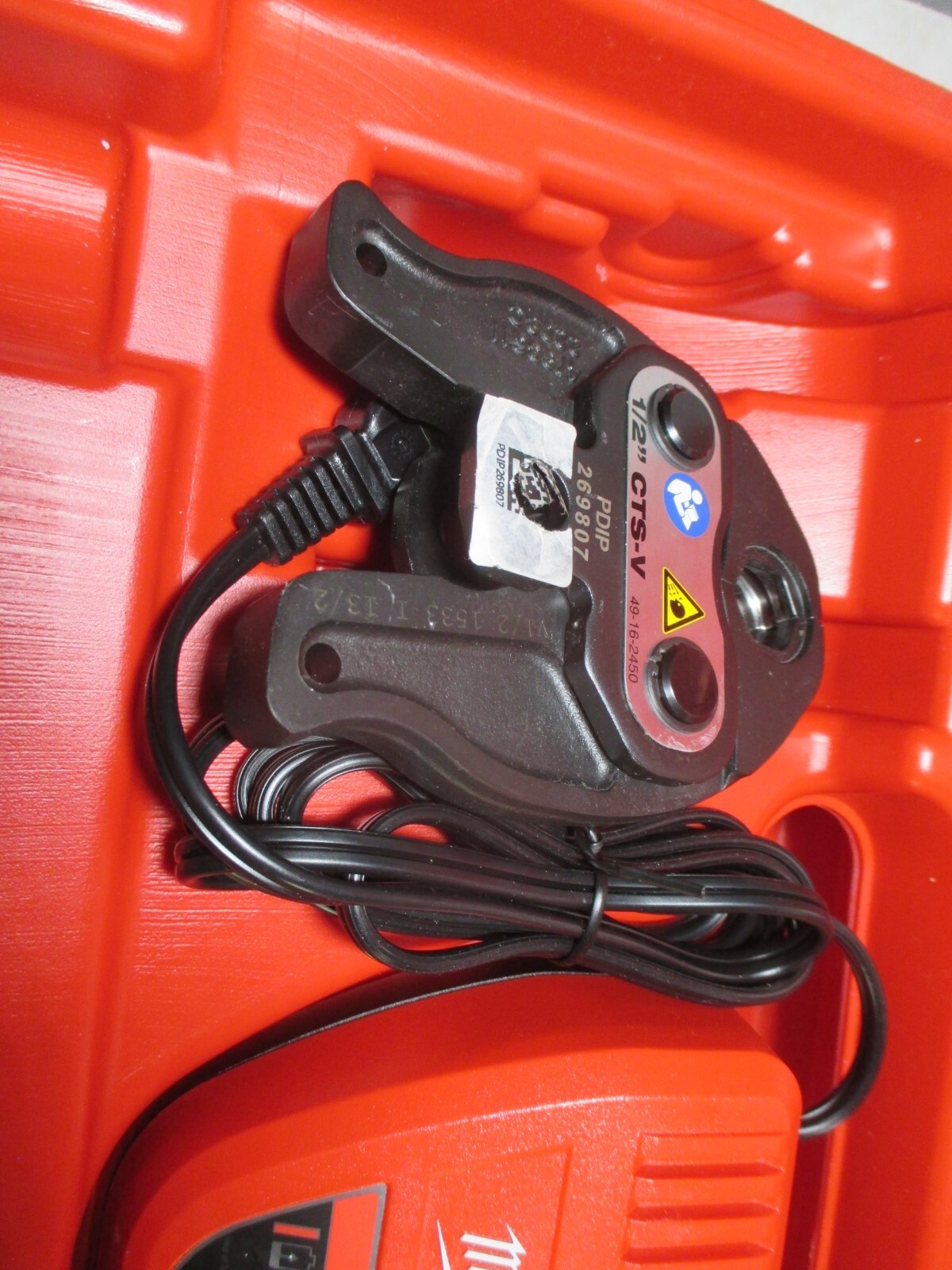 Milwaukee 2473-22 M12 Force Logic Press Tool Kit with 3 Jaws looks prefect