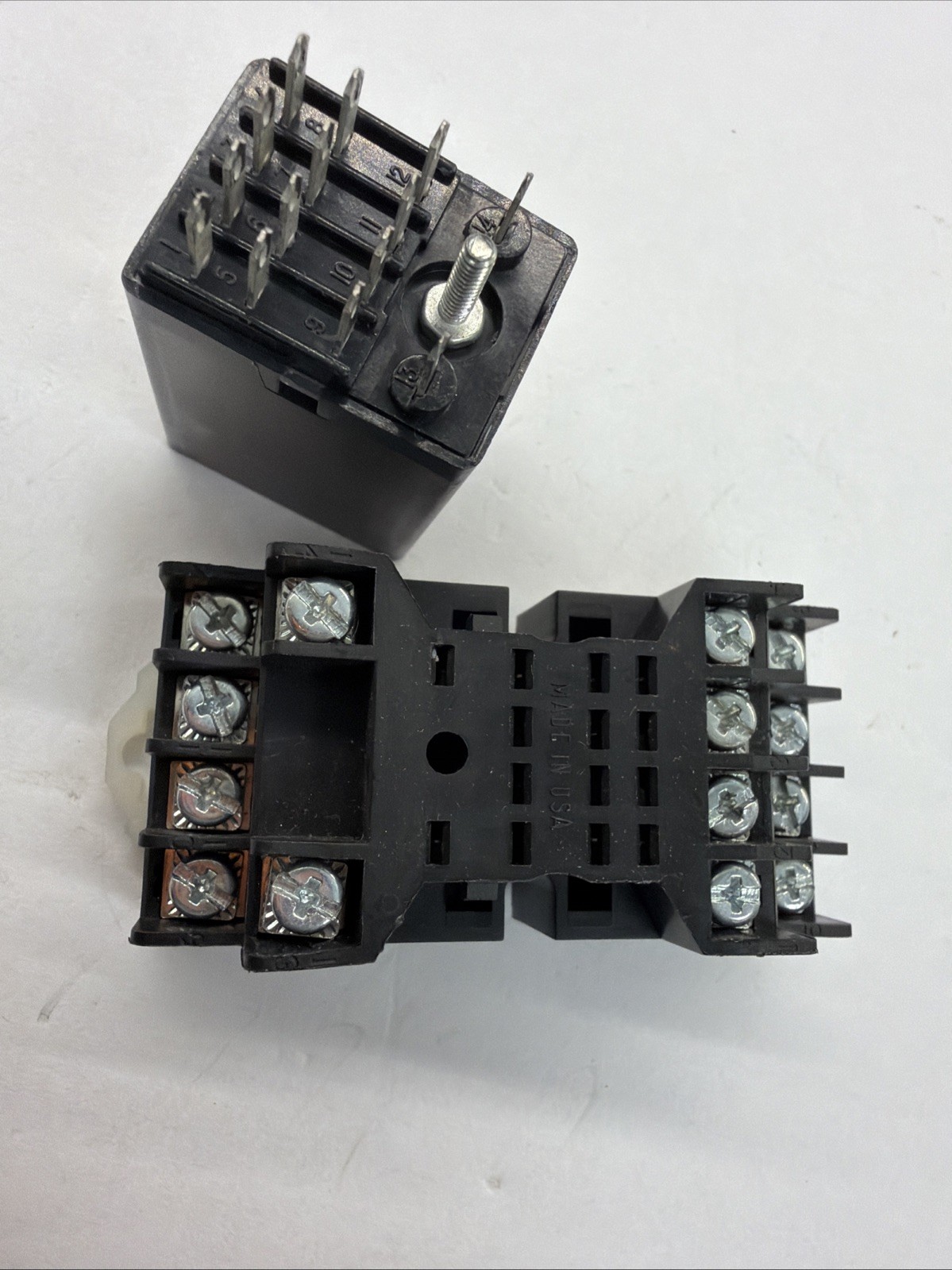 Tyco Potter & Brumfield KHU-17A12-120V AC Relay KHU-17A12-120 W/Base 1/10HP