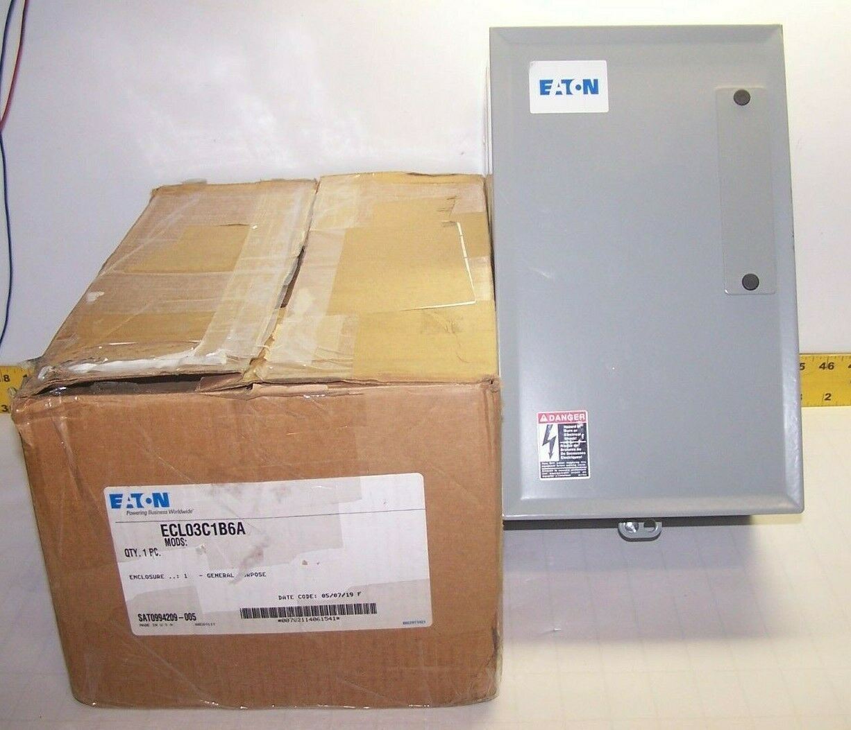 NEW EATON ELECTRICALLY HELD LIGHTING CONTACTOR 30 AMP 240V COIL ECL03C1B6A