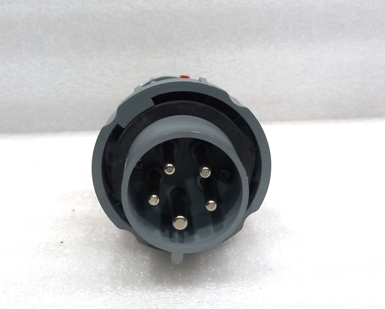 Mennekes 3853RS Power Plug 32A-6h 3P+N+E 200/346V~ 240/415V~