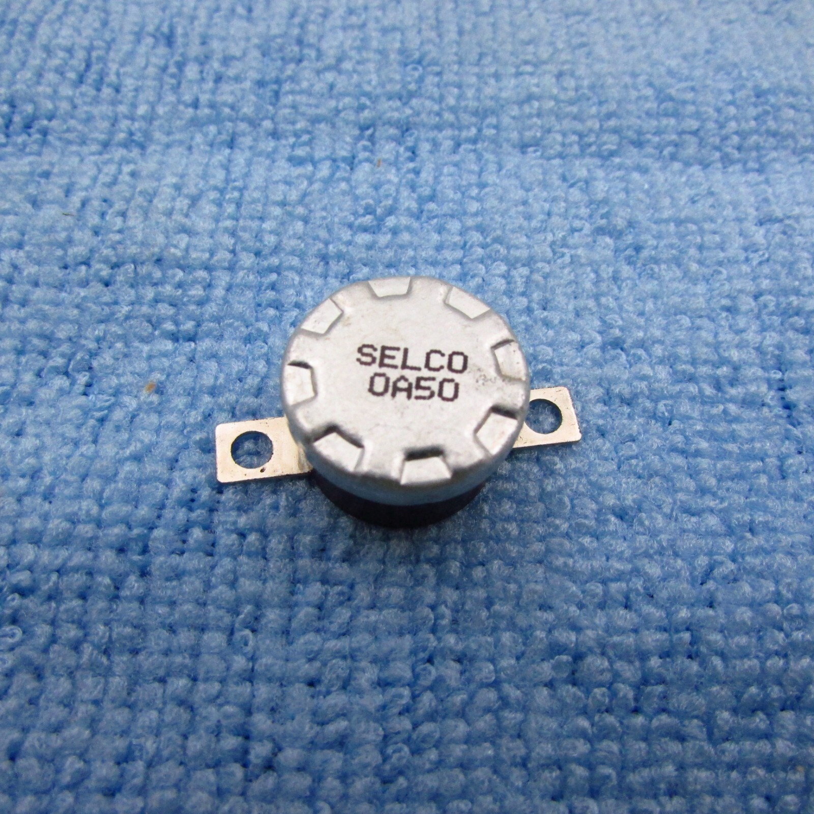 Selco OA-50 Thermostat 1/2″ Disc Auto-Reset Open on Rise Open 50 F Close 32 F