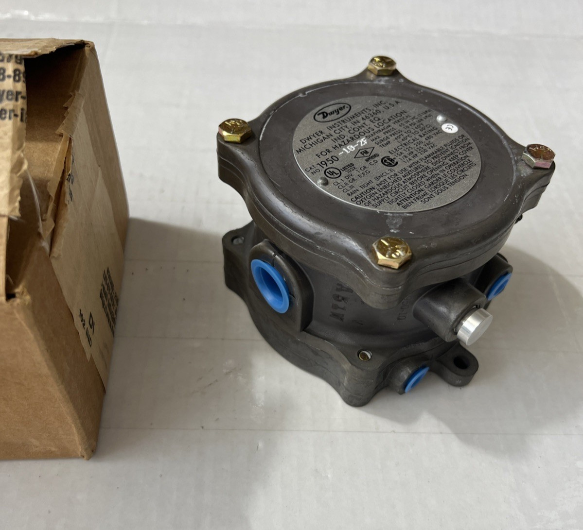 Dwyer 1950 10-2F Pressure Switch