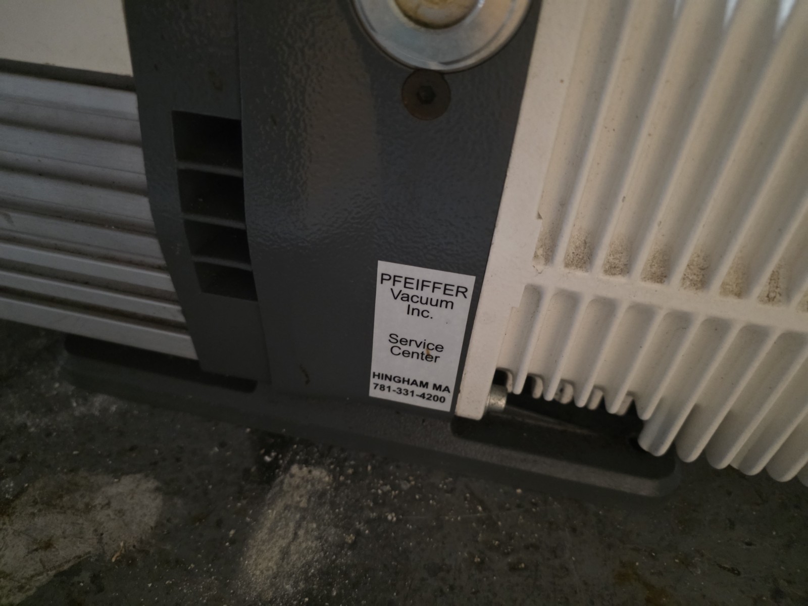 Pfeiffer Adixen 2021i Analytical Dual Stage Rotary Vane Vacuum Pump 100-120 V