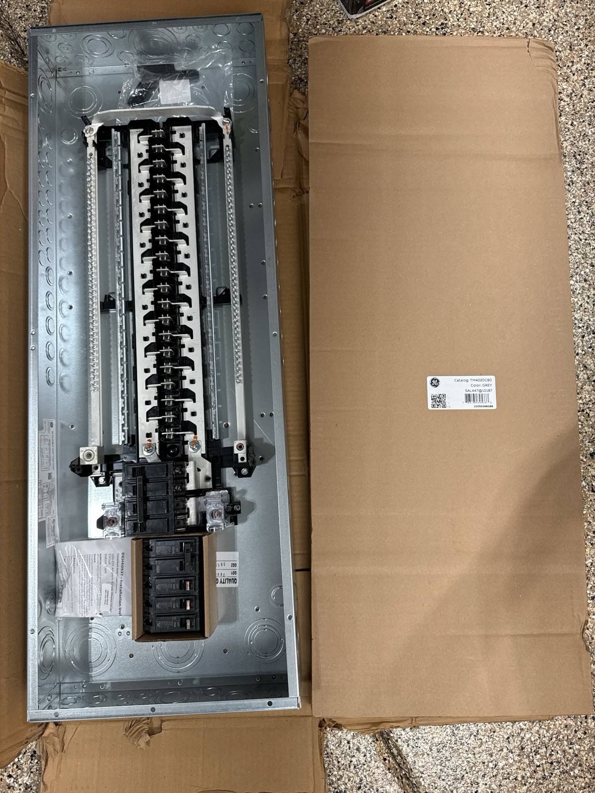 GE 200 Amp 40 Space 80 Circuit Indoor Main Breaker Panel Kit TM4020C80K (OB)