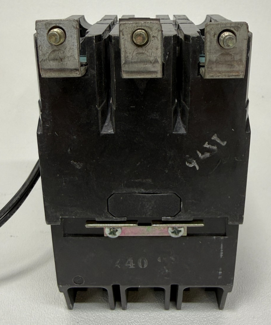 GE TEY340ST12 40Amp 3Pole 480/277VAC 14kA Bolt-On Circuit Breaker TEYST12 Shunt