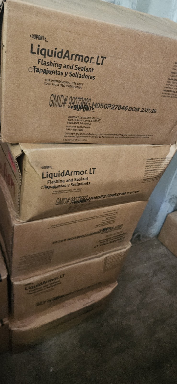 DuPont™ LiquidArmor™ LT Low-Temperature Flashing & Sealant 20 oz Sausage EXPIRED