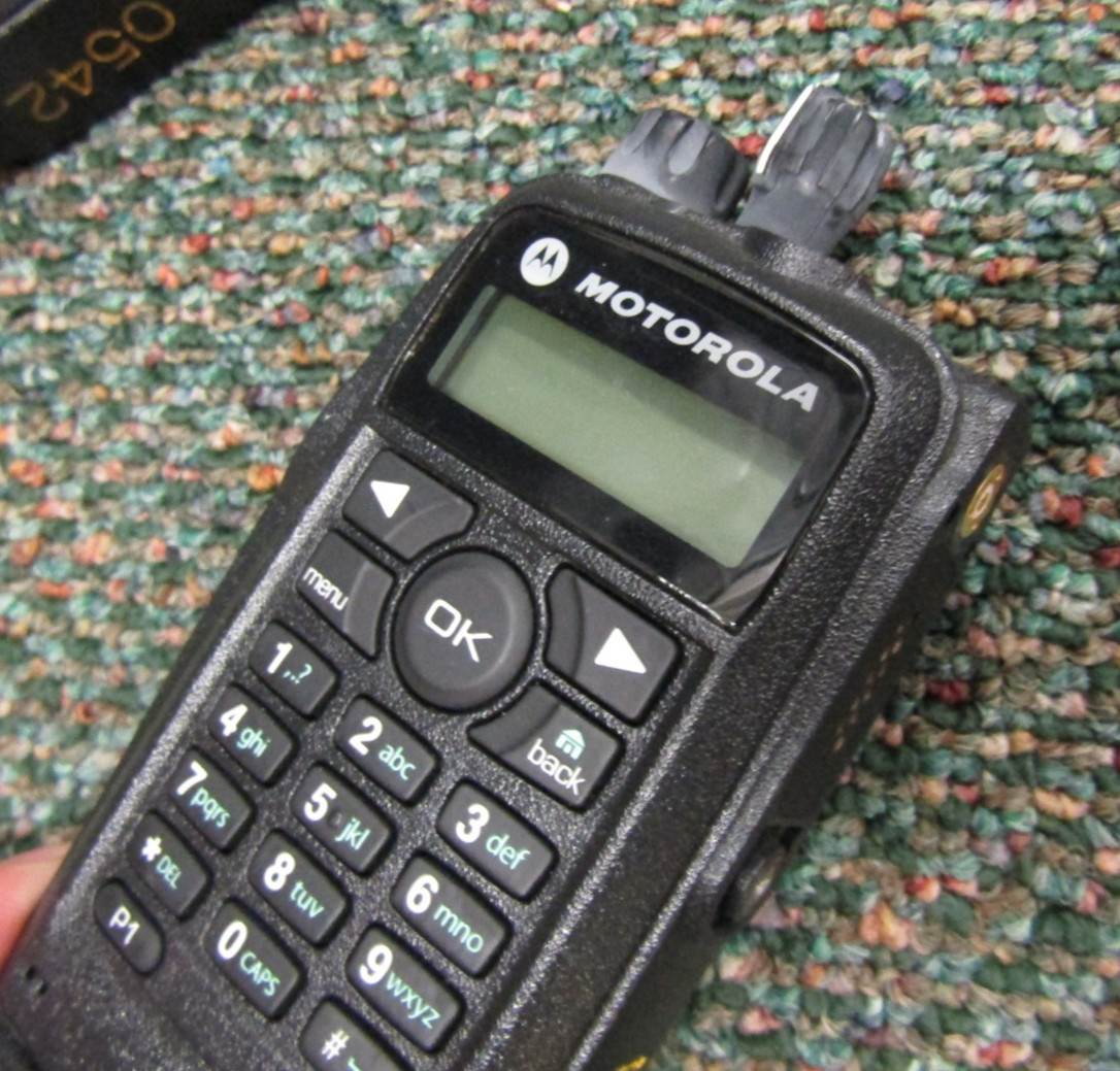 Lot of FIFTY Motorola XPR6580 AAH55UCH9LB1AN 800/900MHz Two Way Radios w Charger