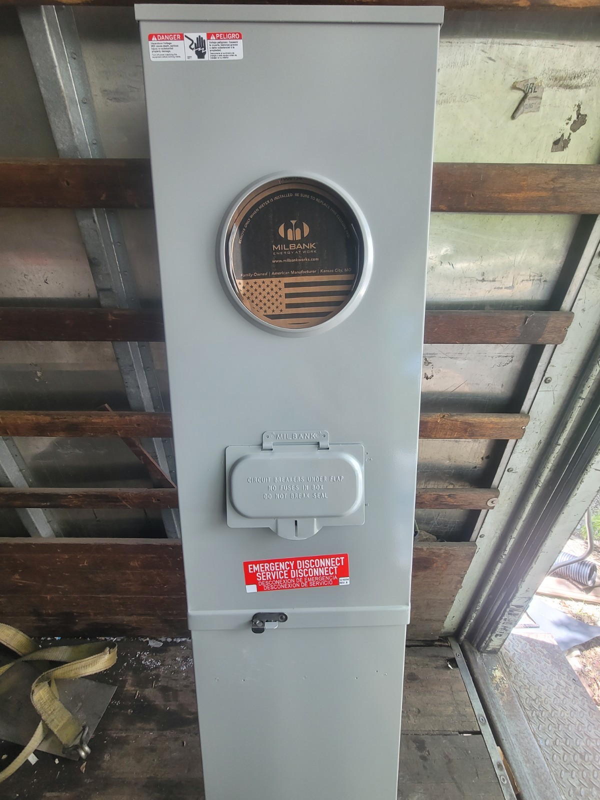 320/400a Lever Bypass Meter Pedastal W/ 2 200a Breakers Milbank U3849-O-2-200 UL
