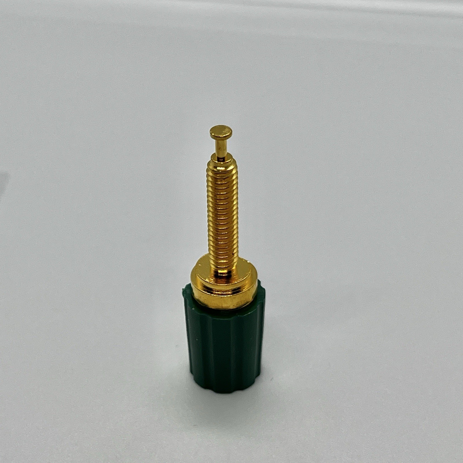 Pomona 3750-5 Gold Plated Binding Post, Accepts 4mm Banana Plug – Green, Knurled
