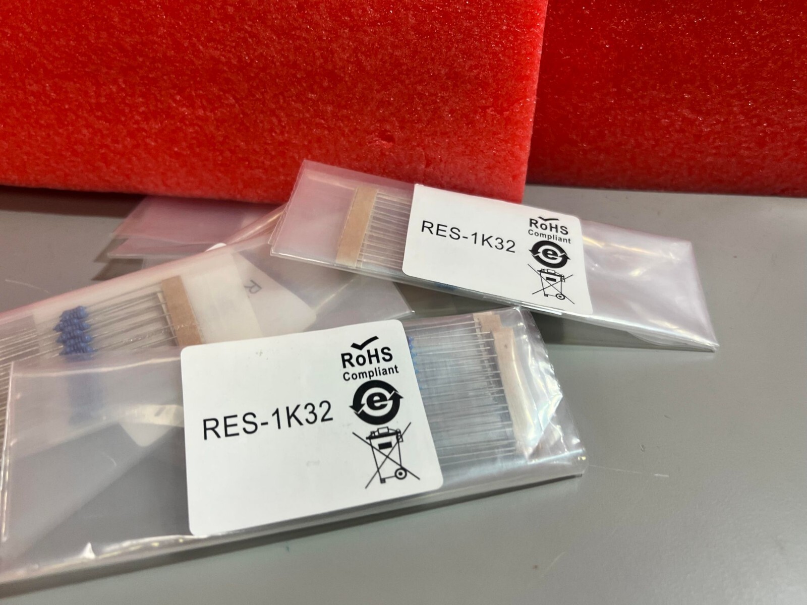 Pack of 32 OHM RES-1K32 Resistors