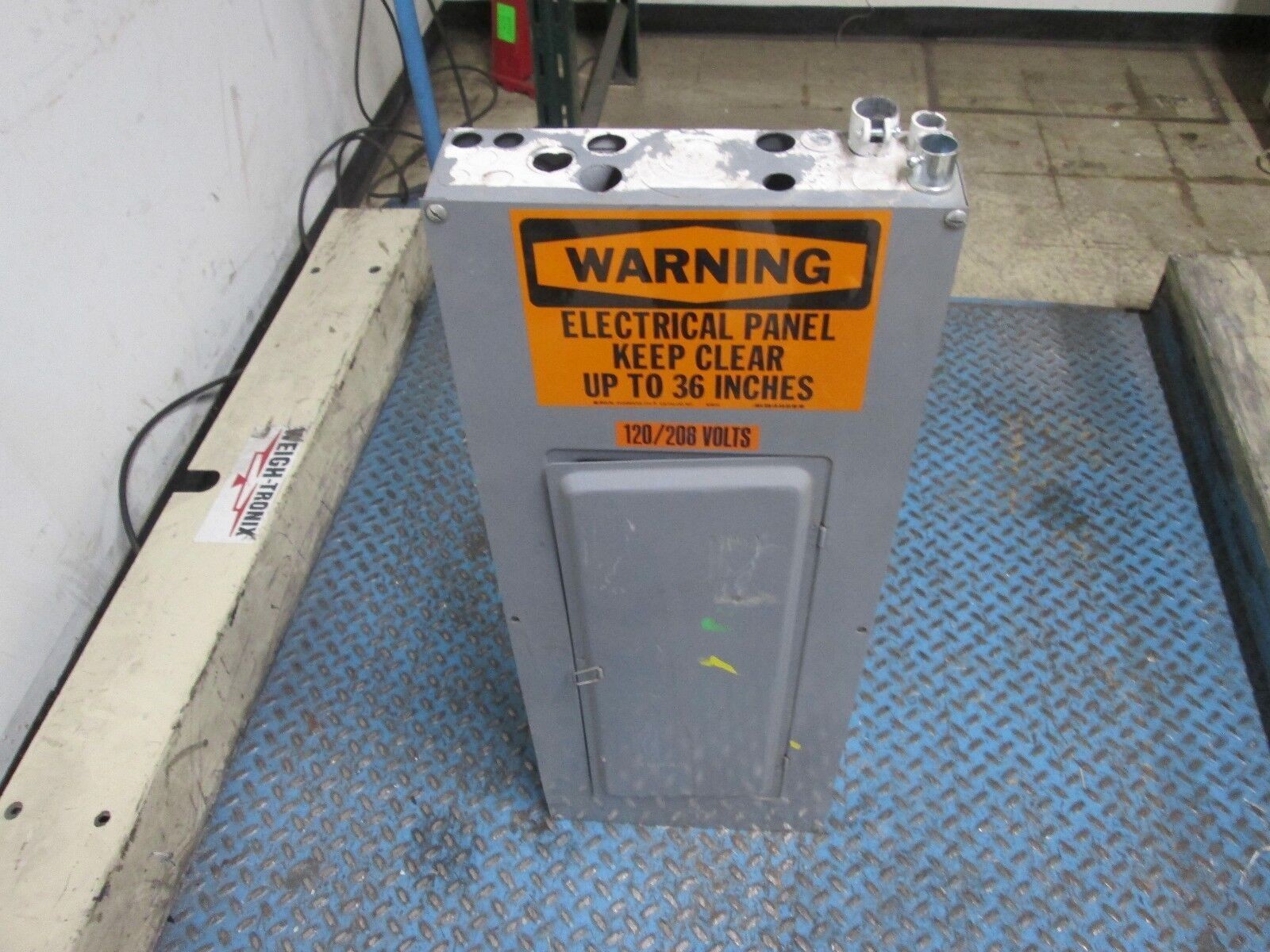 Square D Main Breaker Circuit Breaker Panel 200A Main 3Ph 40 Circuit Used