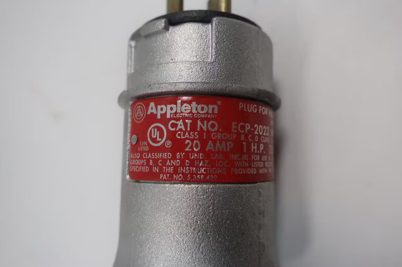 Appleton ECP2023 Plug 3p 2w 20a Amp 125v-ac