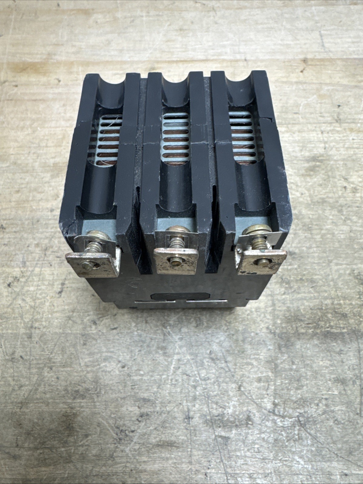 GENERAL ELECTRIC TEY330 TEY 3 POLE 30 AMP 480v CIRCUIT BREAKER