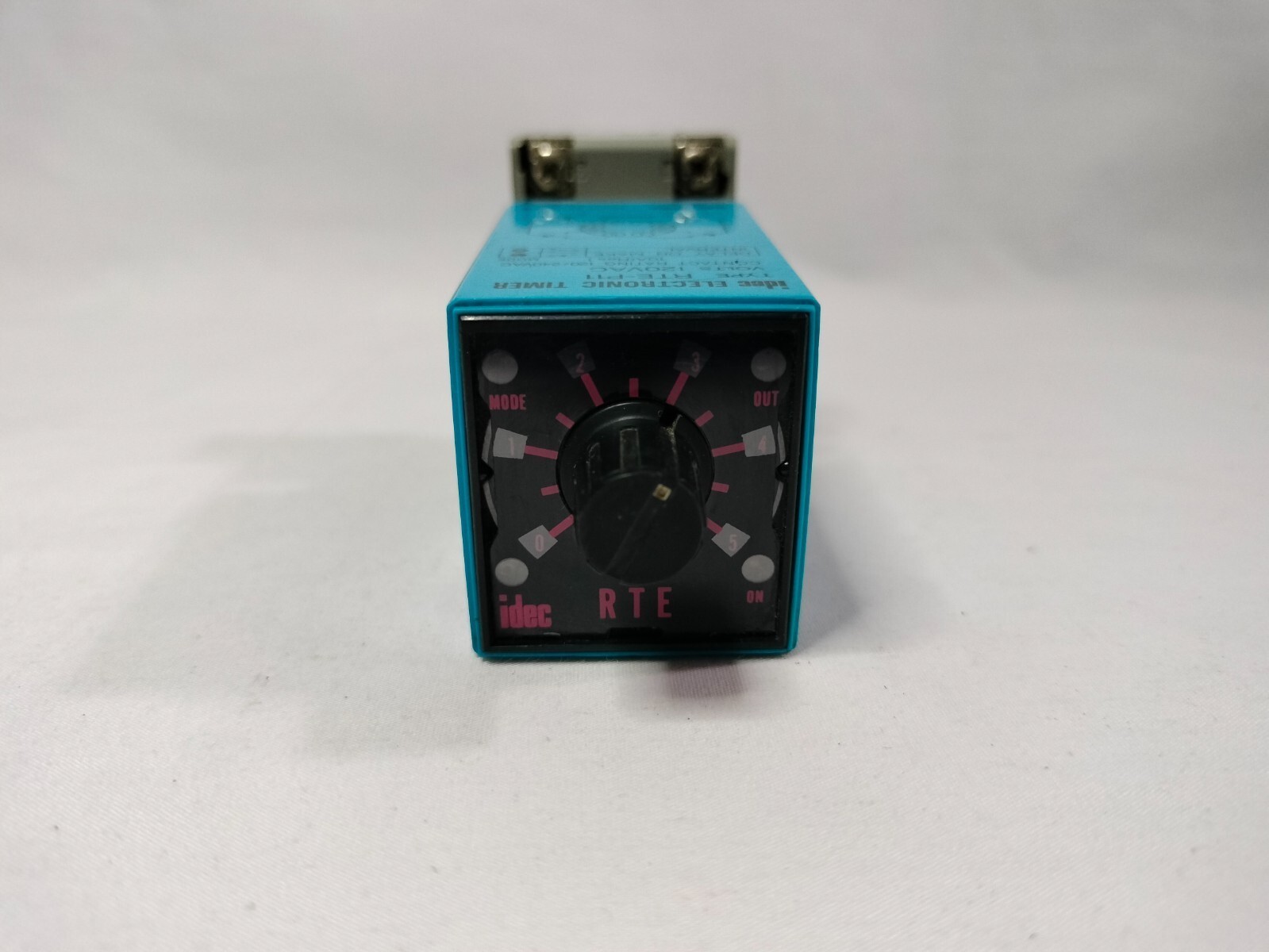Idec RTE-P11 RTEP11 Electronic Timer 120VAC/240VAC with Socket Base