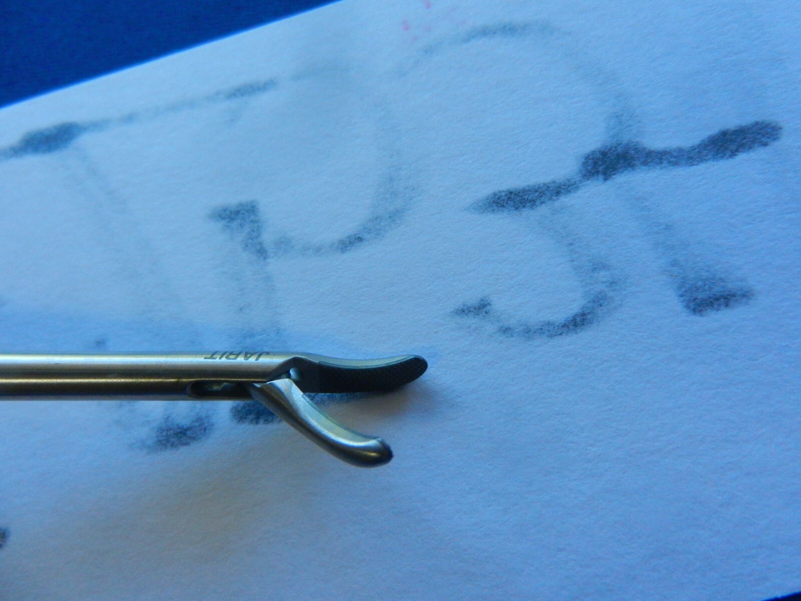 E2534 Jarit 600-251 In-Line 5.0mm Left Curved Needle Holder 13″ Length
