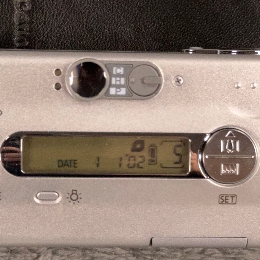 Canon ELPH Z3 APS Film Camera Silver 23.5-54mm Zoom Lens with Leather Case