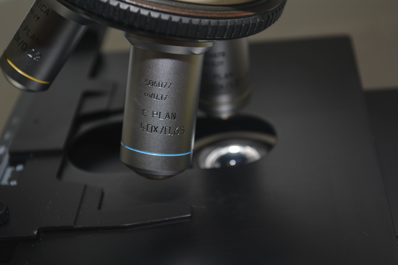 ^ Leica DME Upright Compound Microscope w/ 4x 10x 40x 100x Objectives #X1100