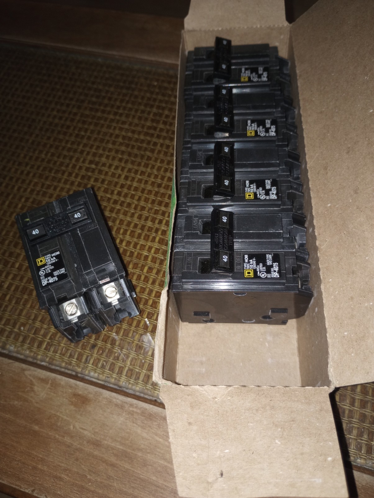 Square D HOM240 40 Amp 2 Pole Circuit Breaker (5 pack) NEW in box