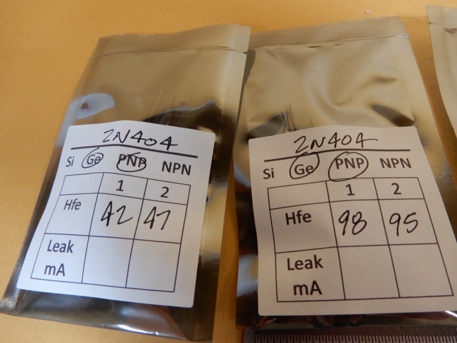Signetics Lot of 2N404 Germanium PNP Transistors Pairs Hfe 42/47 98/95 181/246