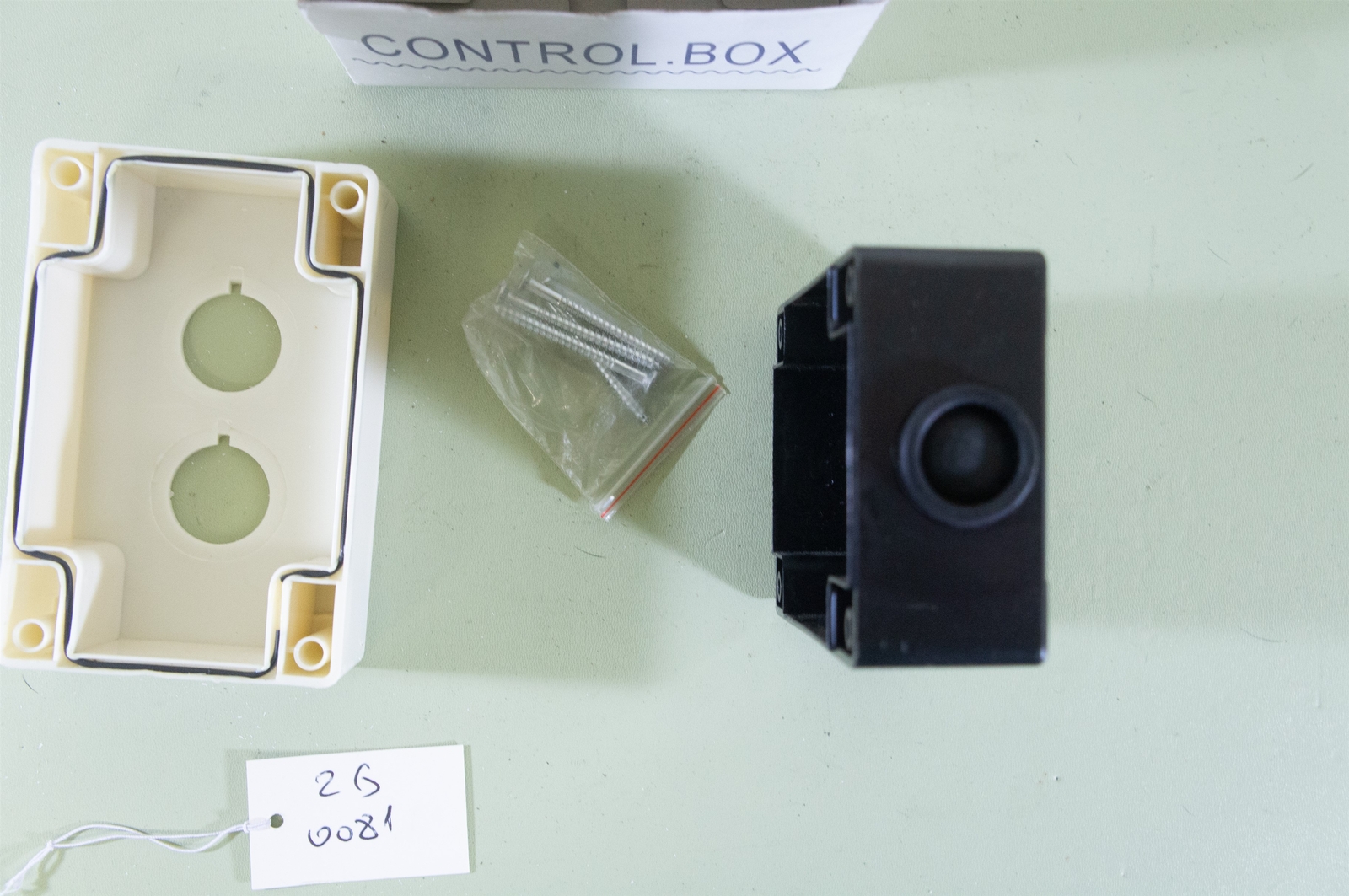 Suns International CA-BX2 White Pushbutton Enclosure 2 Hole 2.5×2.75×4.75 New