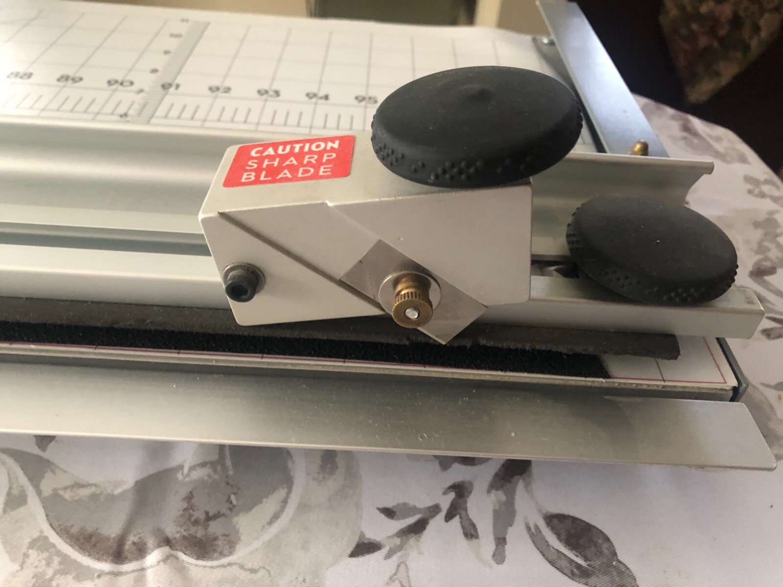 e-z Cuts 100″ professional Advanced Rotary Cutter Table Edge -Sign Business