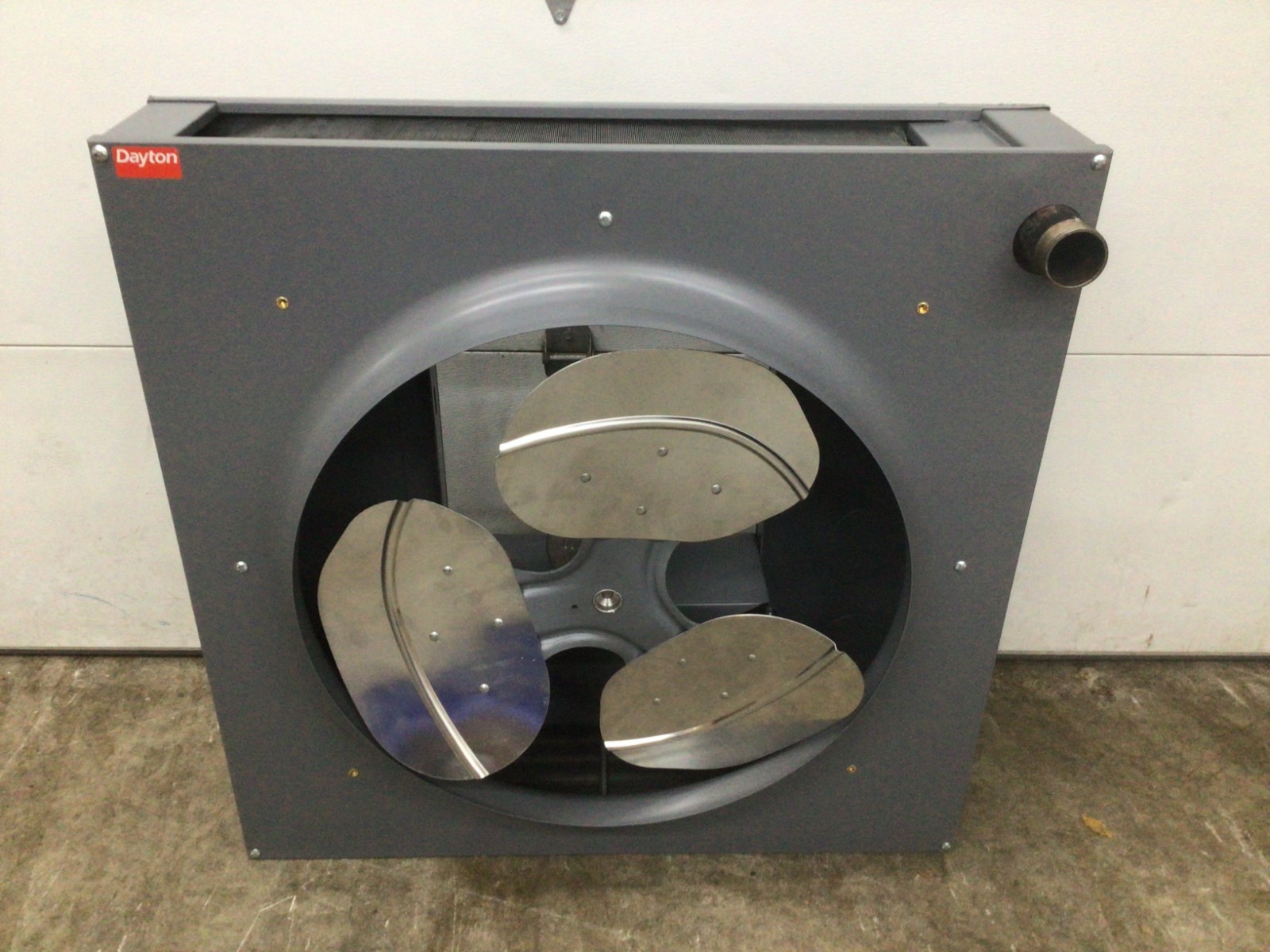 Dayton 5PV59 4180 CFM 120VAC 249,800 BtuH Hydronic Wall and Ceiling Unit Heater