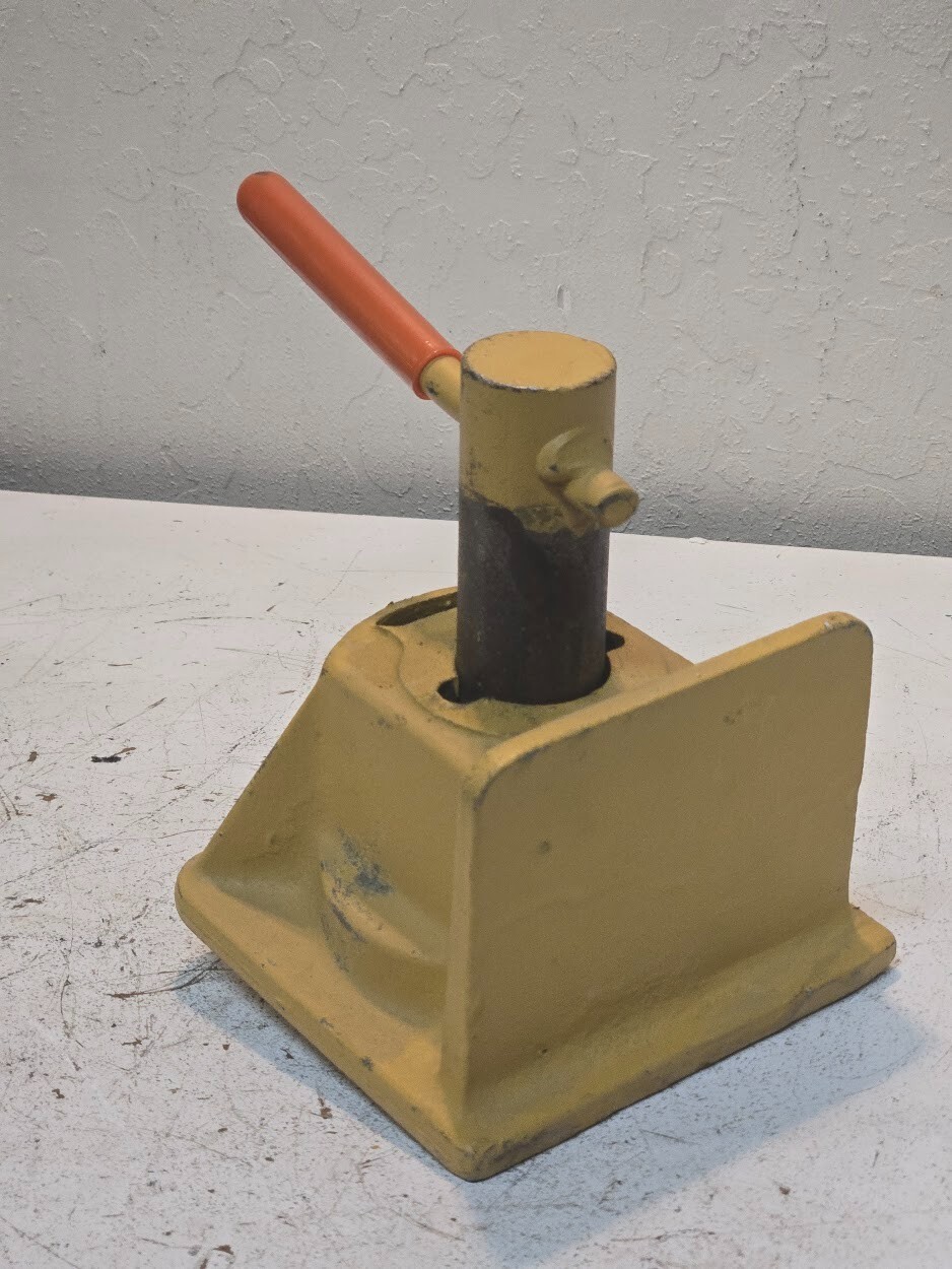 Blair Retractable Twist Lock 151 | 2022 | 6″x6″
