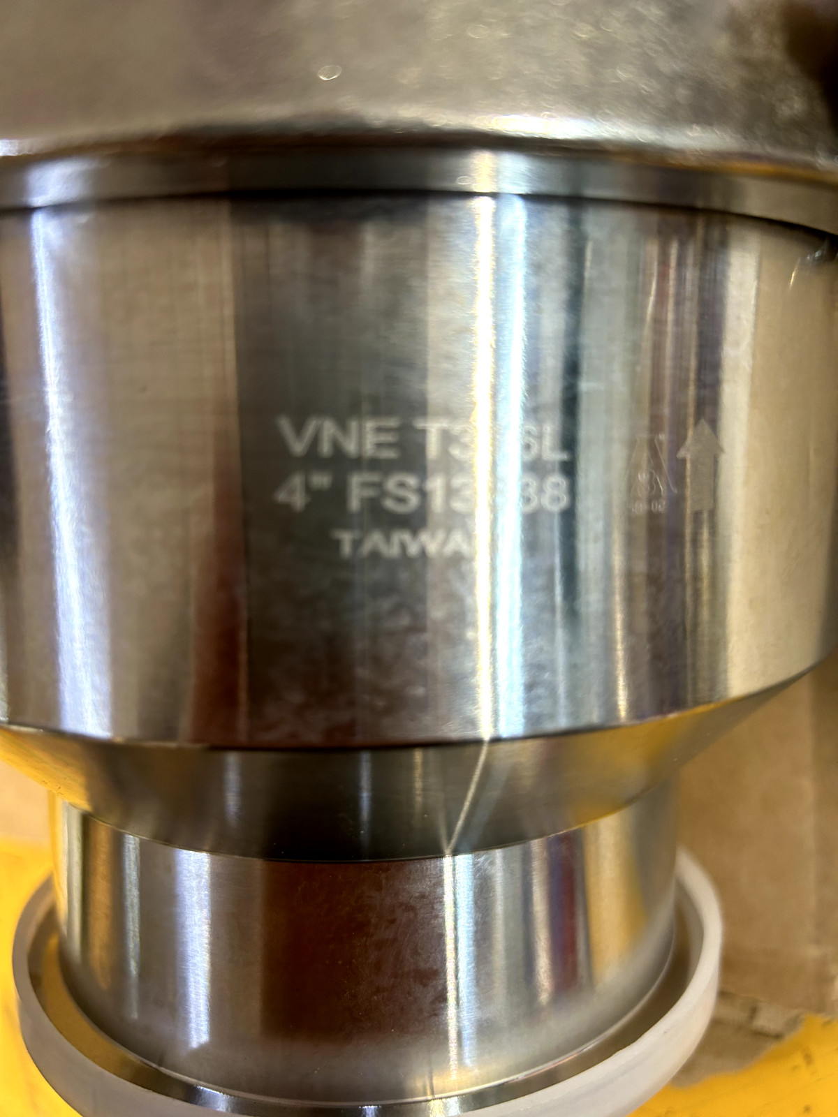 VNE 45C-64.0-V STAINLESS CHECK VALVE SPRING 4″ CLAMP CONNECTION 145PSI NEW