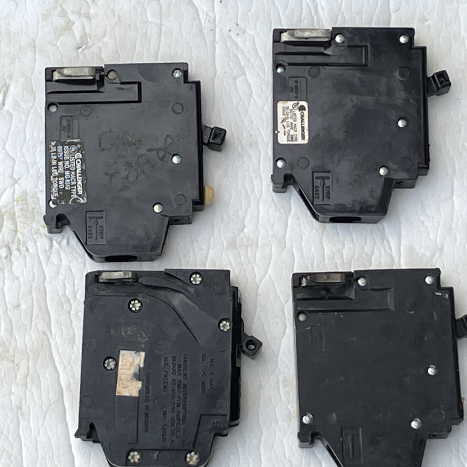 A120L Challenger Crouse-Hinds 1 Pole 20A «Cheater» Circuit Breaker A120 Non-CTL