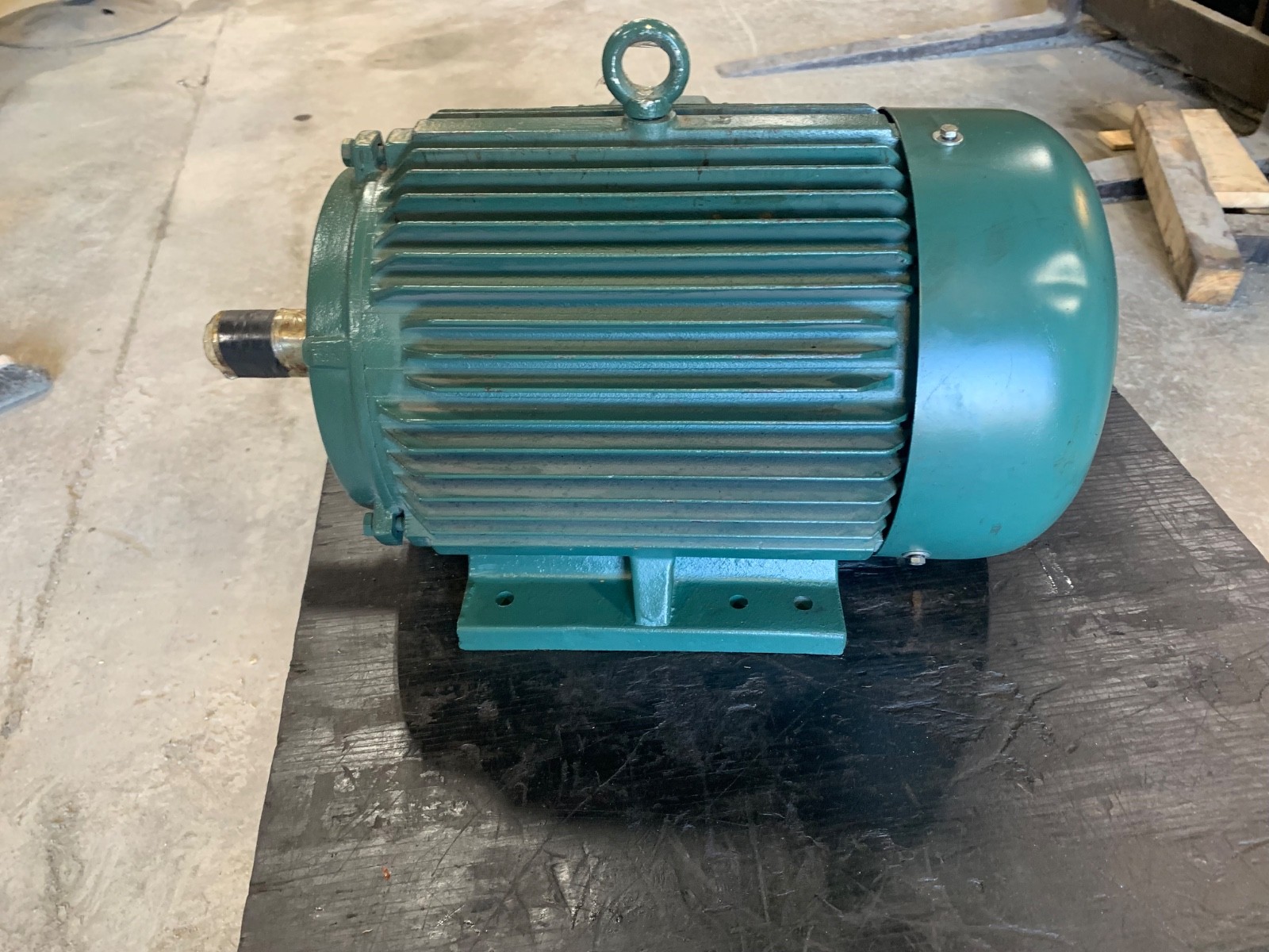 LEESON 10HP WATTSaver MOTOR 3PH 208-230/460VAC 1780RPM 215T Frame TEFC