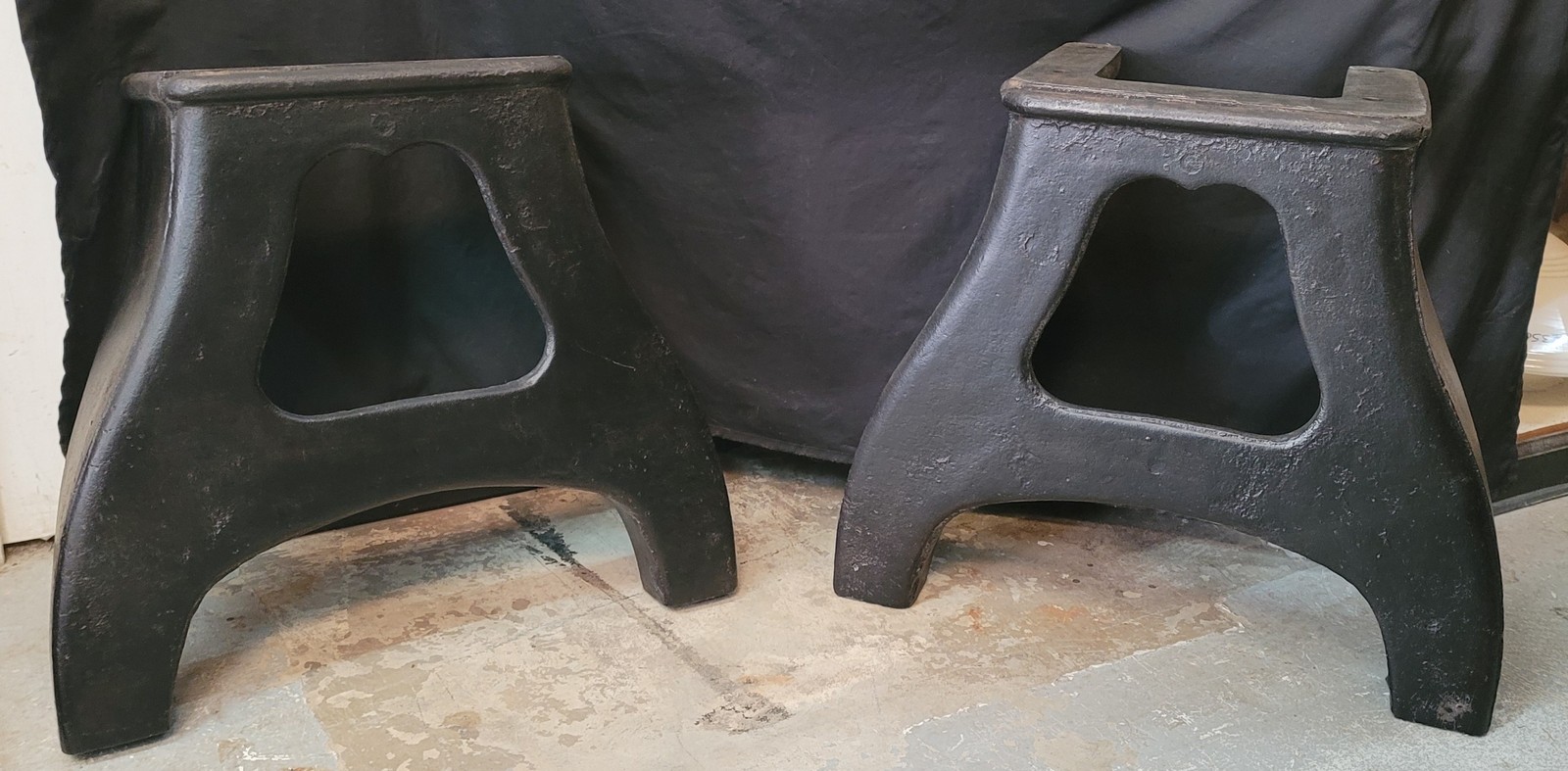 Pair of Cast Iron Factory Tapered Machine Legs 21″ T GS00689