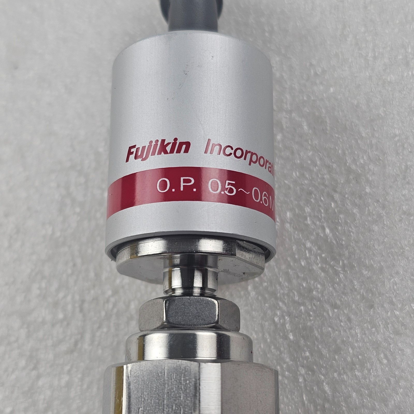 Fujikin Incorporated O.P. 0.5~0.6MPa TYPE N.C. / FUJIKIN 316L-P / AT053S300