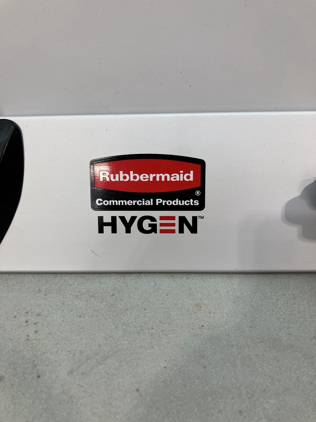Rubbermaid Commercial HYGEN Q560 HYGEN 17″ Aluminum Wet/Dry Mop Frame – YEL New