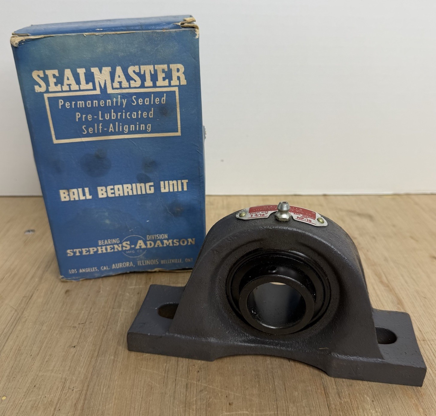 SEALMASTER NP-19 PILLOW BLOCK BALL BEARING 1 3/16″ BORE CAST IRON MOUNTED USA