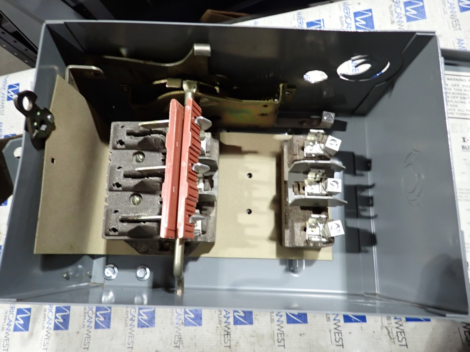 Square D PQ3603G 30 amp 600v 3p 3w Fused Busway Switch Bus Plug Ser 3 BP609