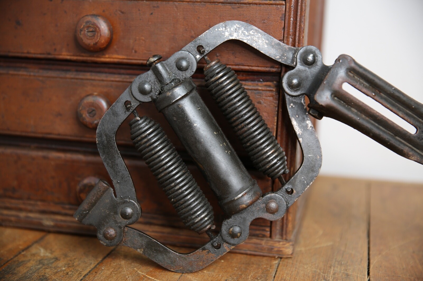 Vintage Japanned Swing Arm Potbelly Door Closer hardware antique copper flash