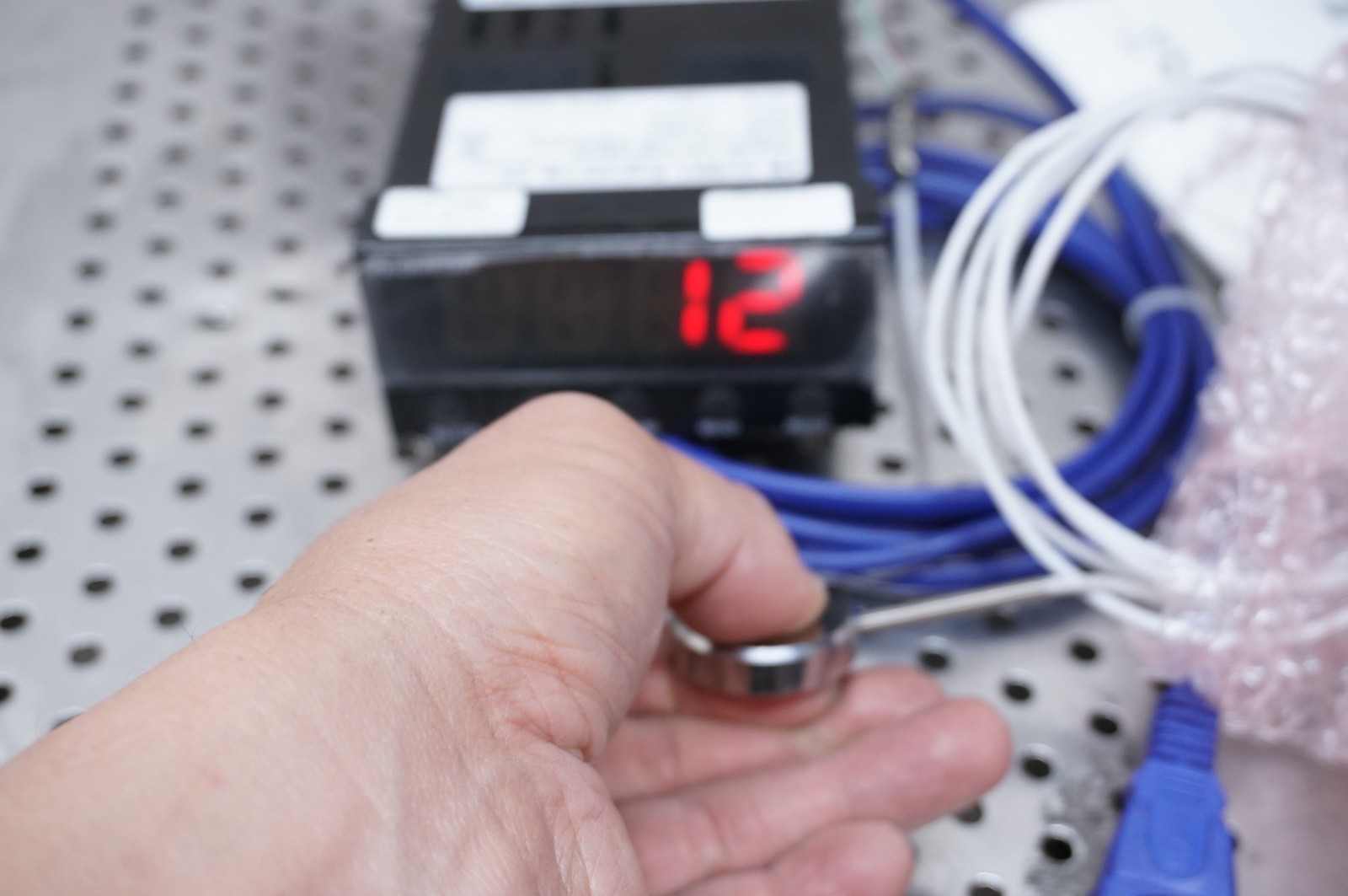 OMEGA Engineering DP25B-S Load Cell & Strain Gauge Meter w/ 1K load cell