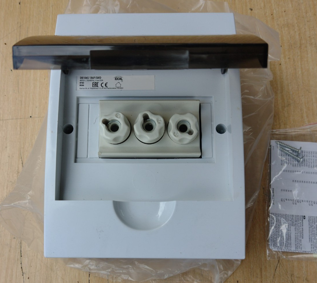 Modular fuse box 1×6, AP, IP40 IK06 N+PE, transp. Grey Door DB106S 3831