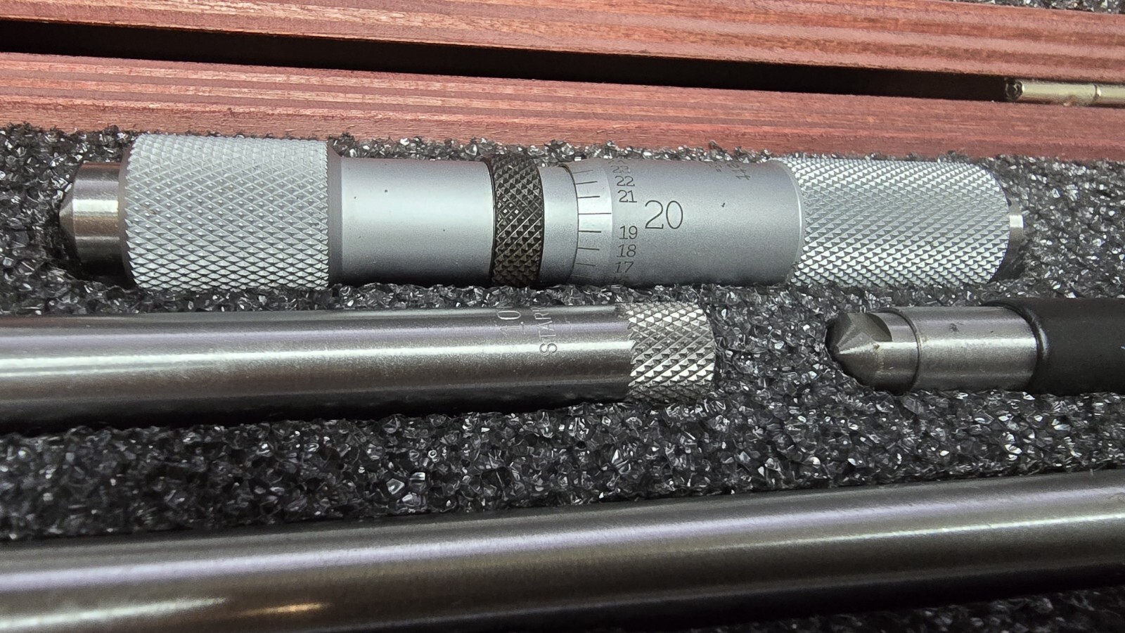 Starrett 823DZ 4 to 32″ Range Tubular Inside Micrometer Set – Multicoloured