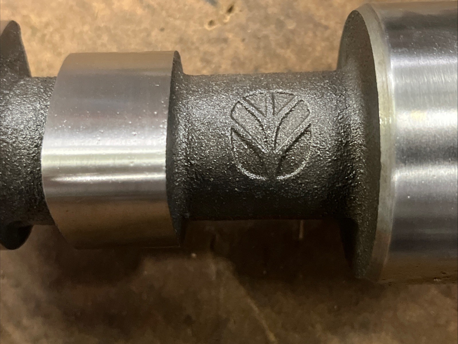 Used excellent OEM camshaft fits New Holland LS180 skid steer 87801338 332T