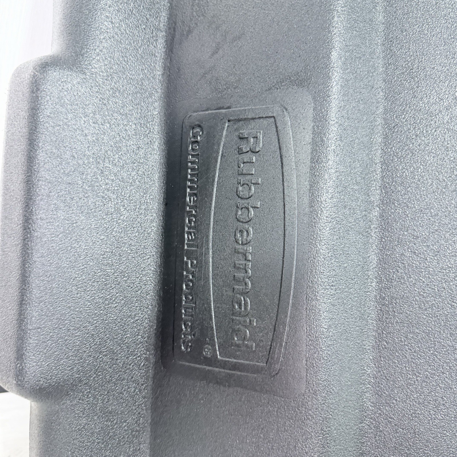Rubbermaid Commercial Fg102800bla Tilt Truck Lid, Black, Fits 20-1/4 Cu. Ft.