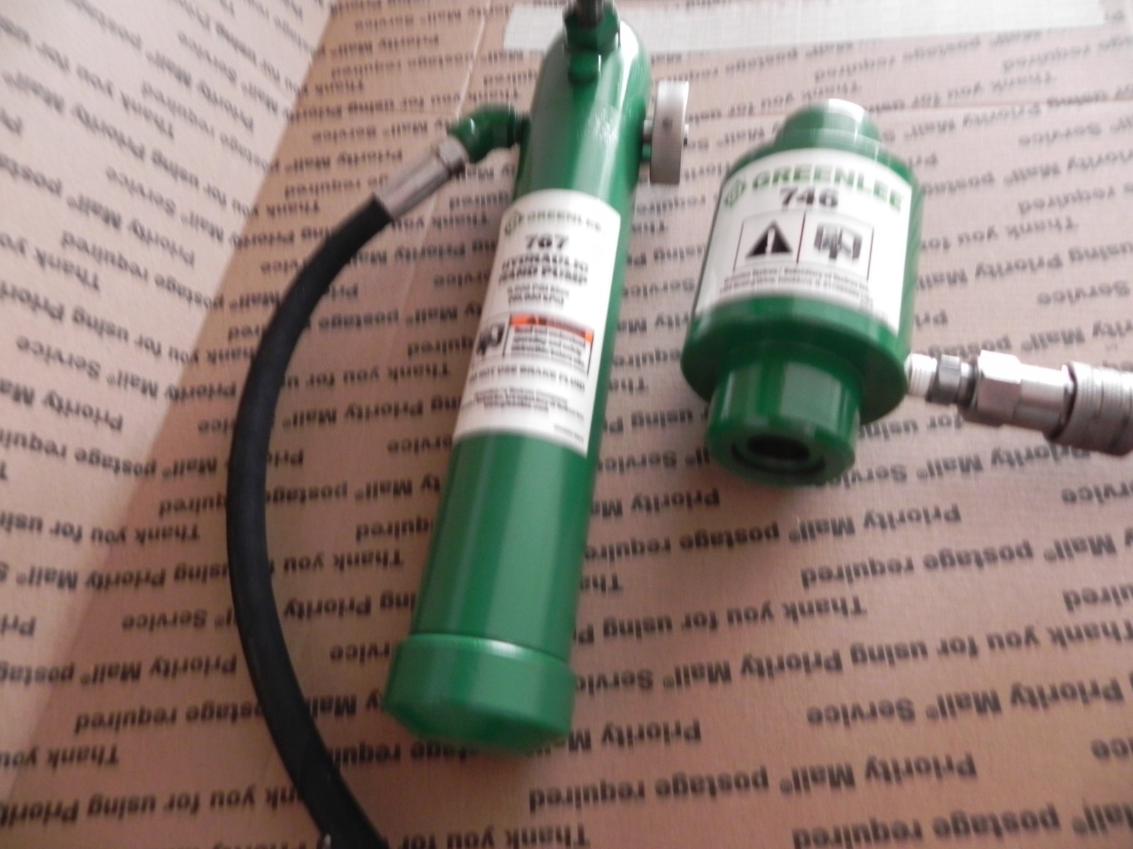 Greenlee 767 Hydraulic hand pump W. Ram 746 for 7310,800, 7306,7464