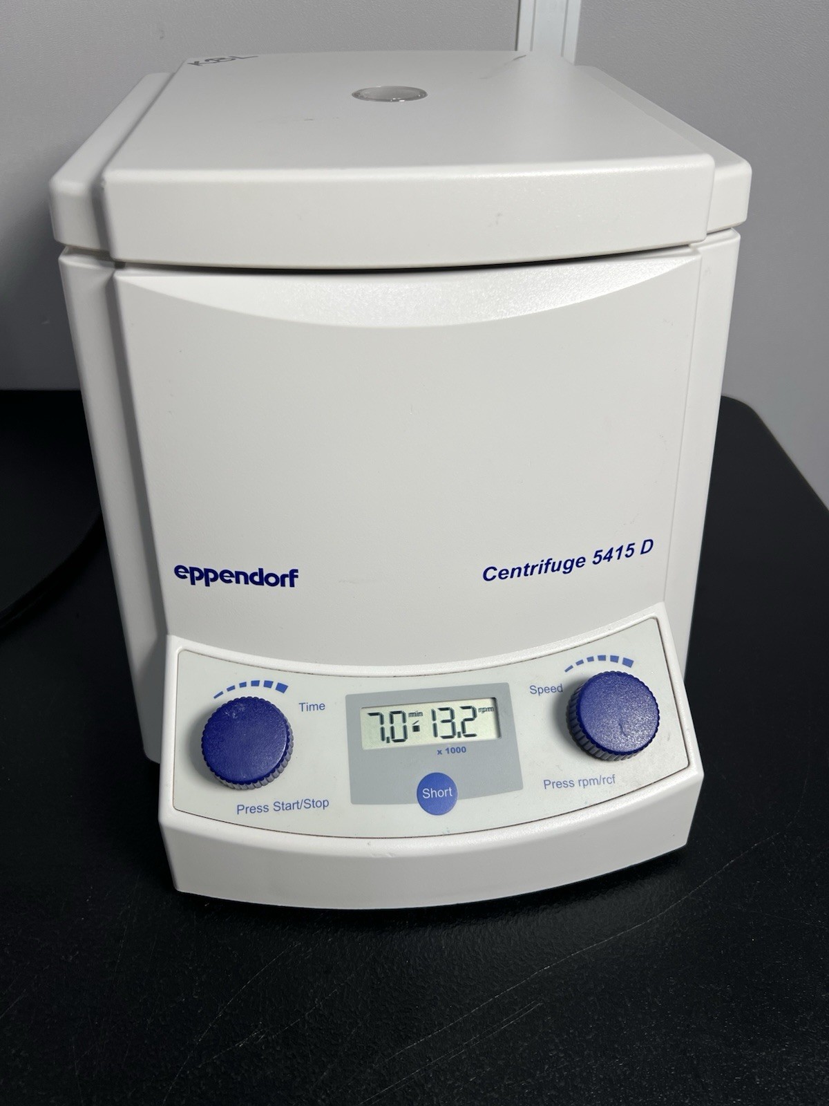 Eppendorf 5415D Micro Centrifuge + F45-24-11 Rotor & Lid; TESTED Cosmetic Issues
