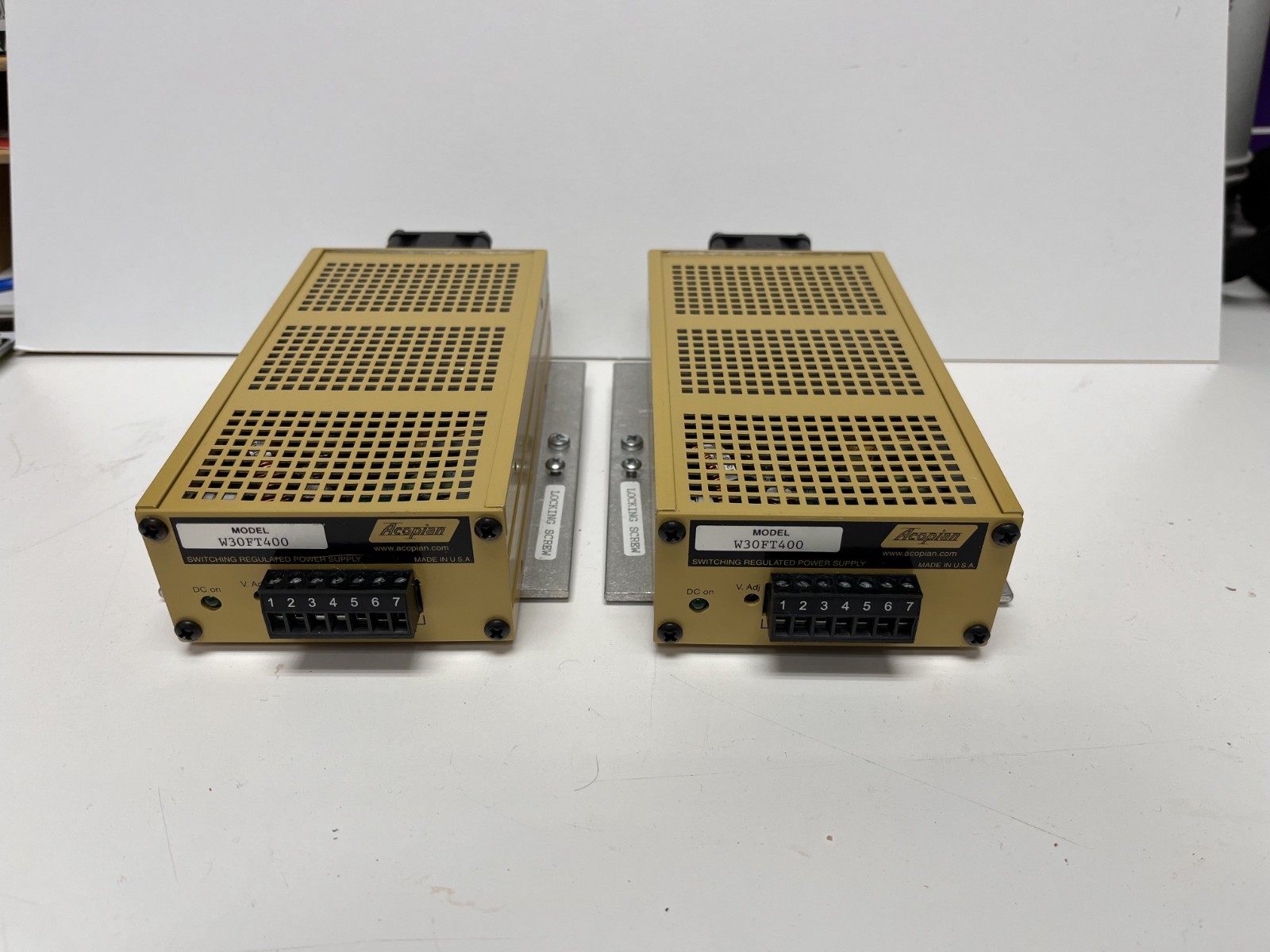 Acopian W30FT400 Regulated 30VDC 4A Power Supply (AC or DC Input) Narrow Prof.