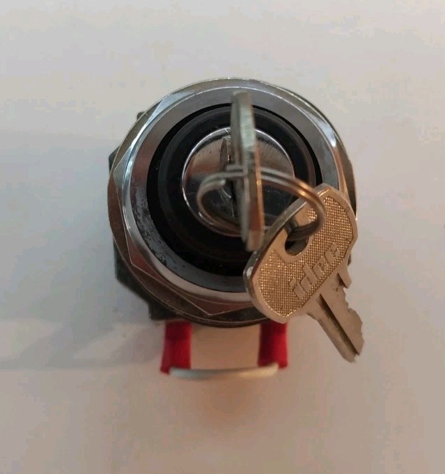 IDEC ASD Keyed Lock Switch, Non- Fixed Left, Non-Fixed Right and Fixed Neutral