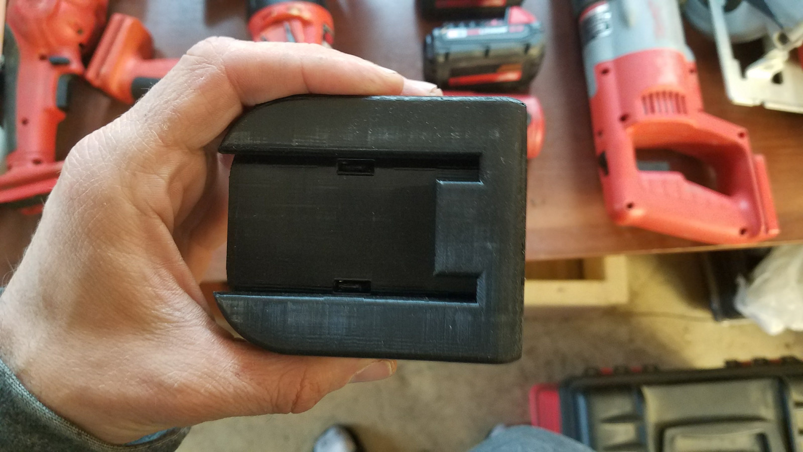 Milwaukee M18 Lithium battery to V18 Lithium tool adapter