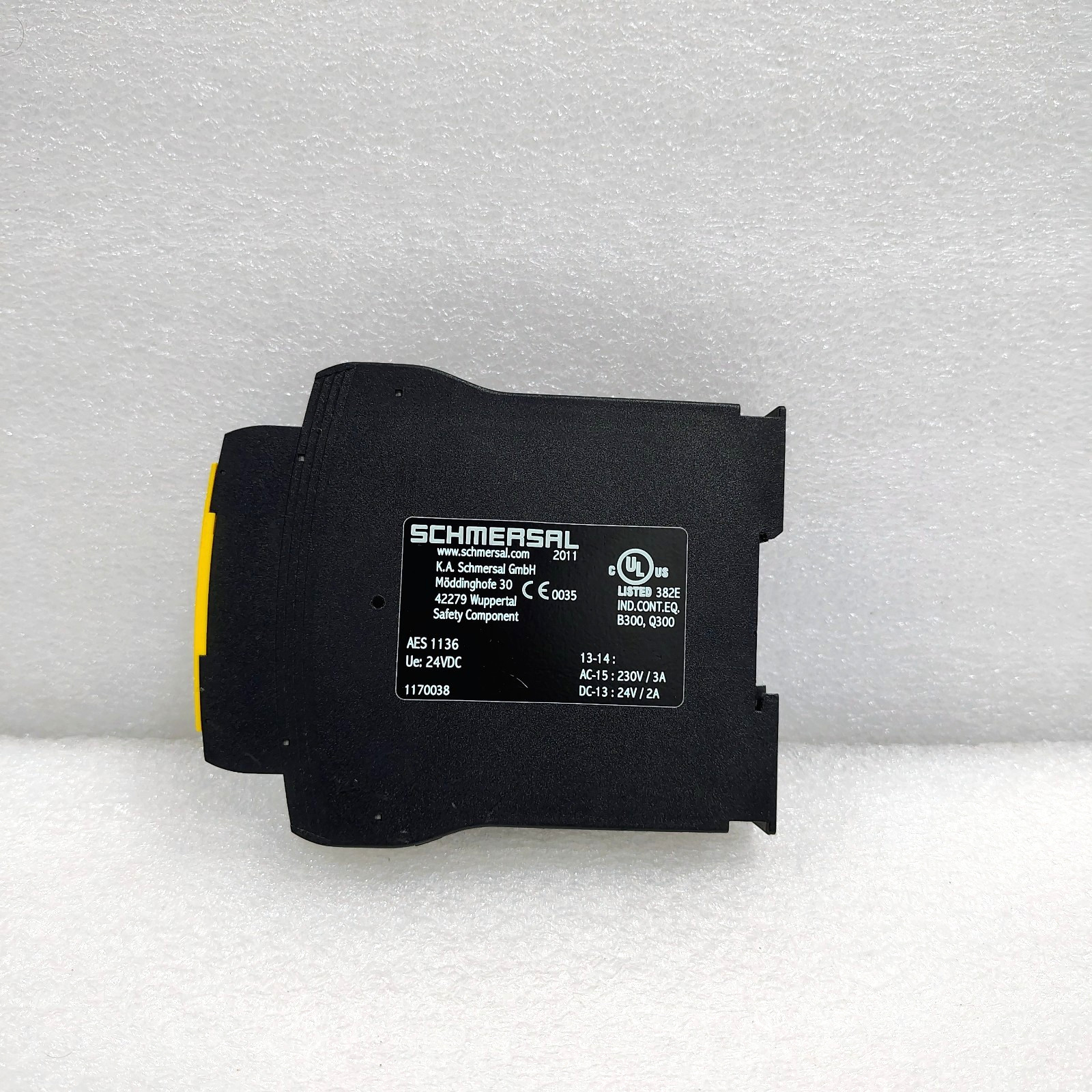 NEW SCHMERSAL AES1136 SAFETY CONTROL MONITOR RELAY MODULE 24 VDC, NoS AES1136