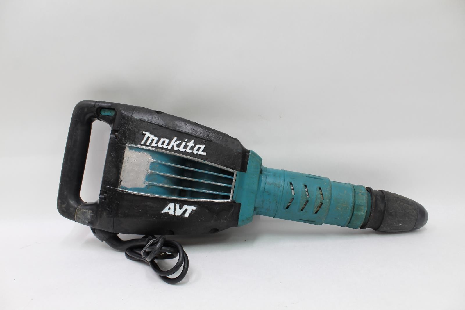 Makita HM1214C 14 Amp Corded Electric 27 lb. AVT Demolition Hammer